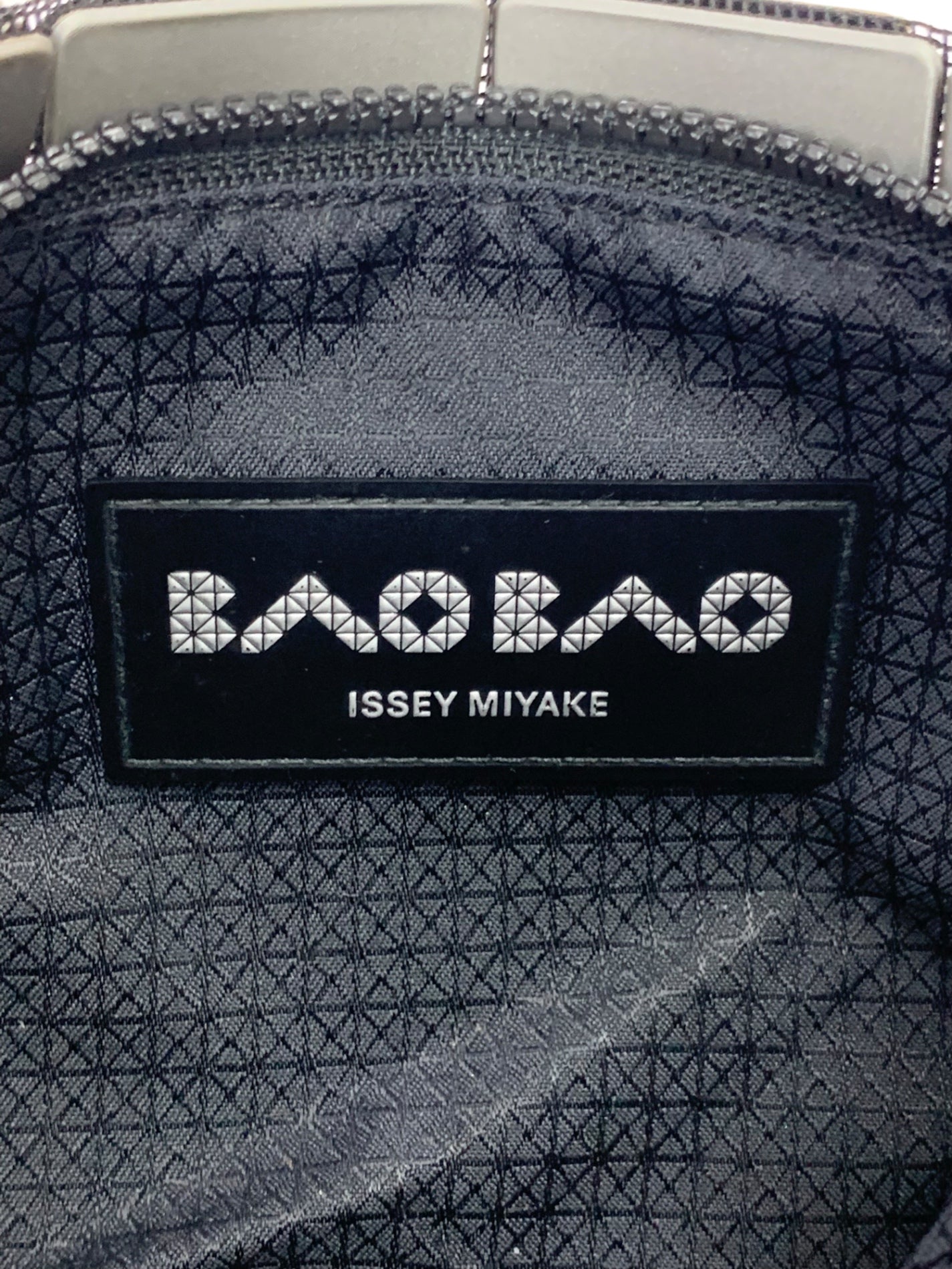 バオバオイッセイミヤケ BB01-AG625 ポーチ チャコール ITQHXYMHTYKO