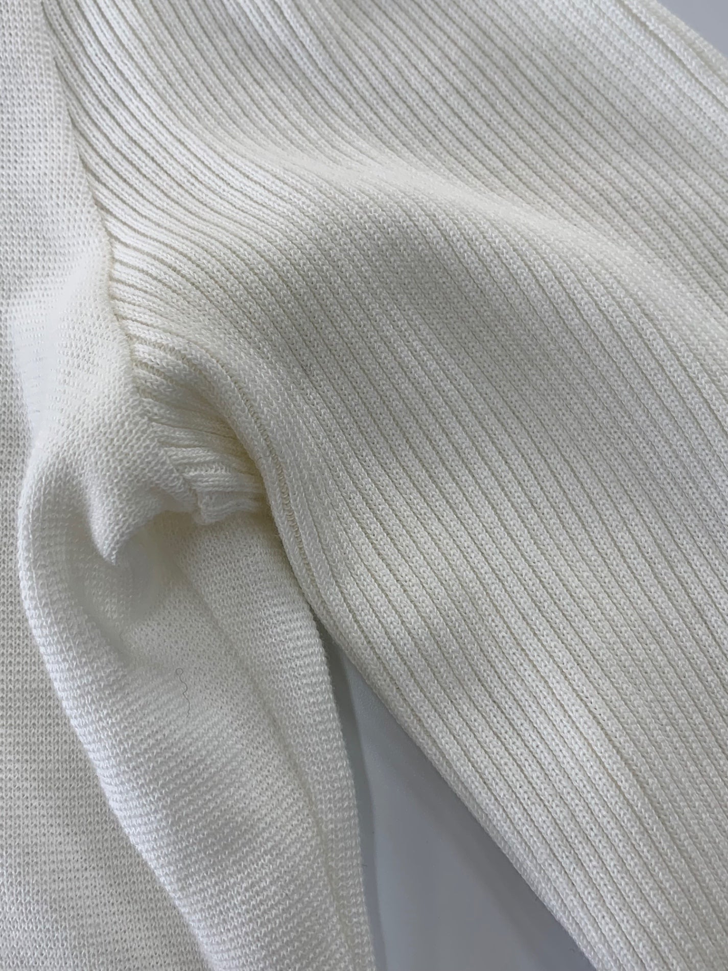 エムズグレイシー 018106 ニット 38 ホワイト リブ袖 ハイネック スパンコール リボンモチーフ ITGUFF2J3E4C