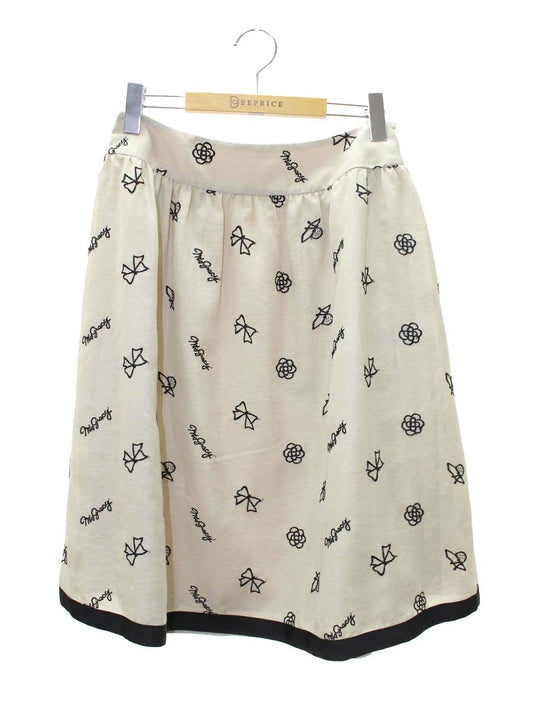 エムズグレイシー 117303 スカート 40 ベージュ アイコンモチーフ 刺繍 カメリア IT7W36P9GEZM 【SALE】
