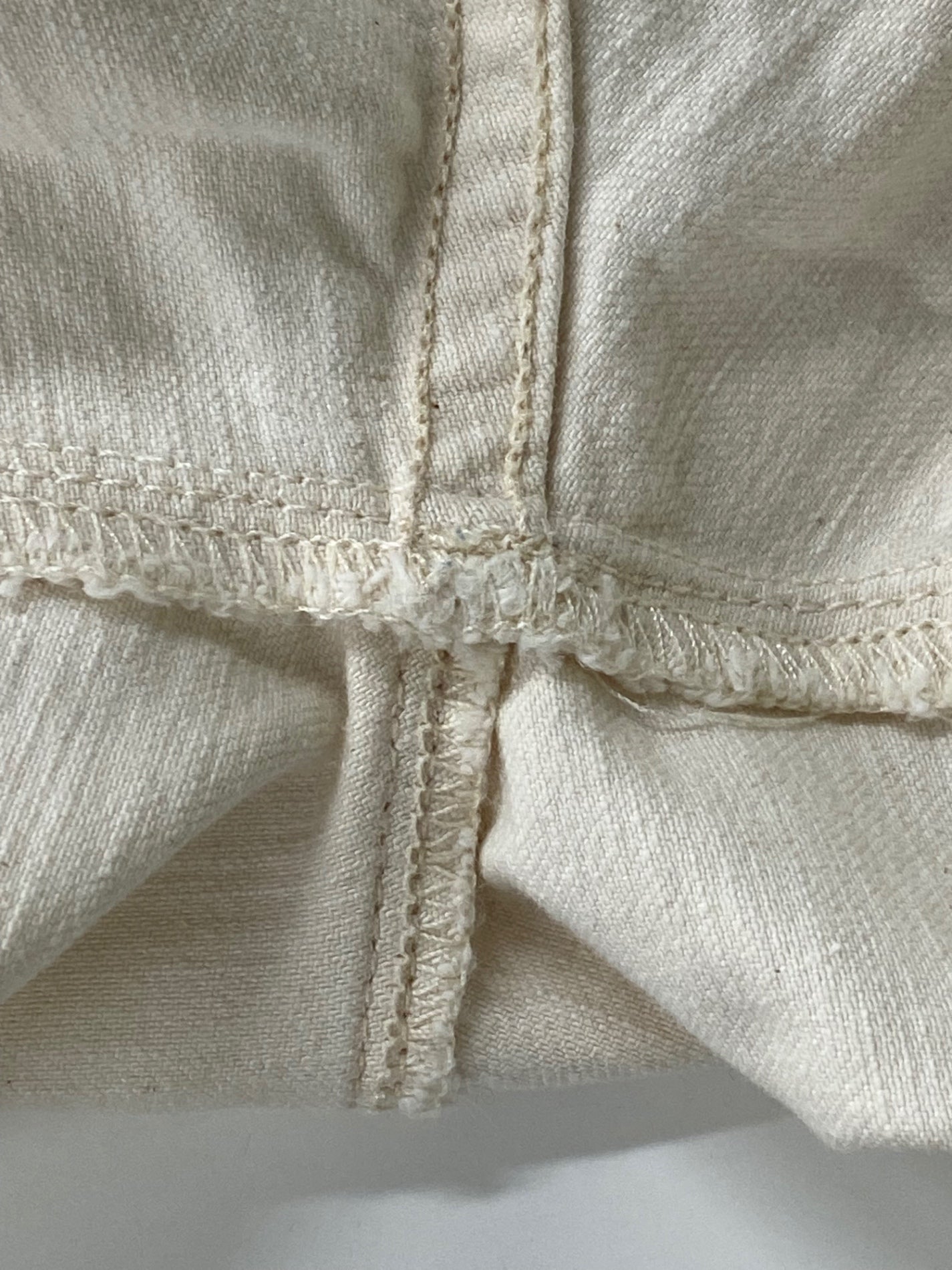 マザー NATURAL INSIDER CROP カットオフデニムパンツ 3110600466 27 アイボリー IT4803V6YUOS