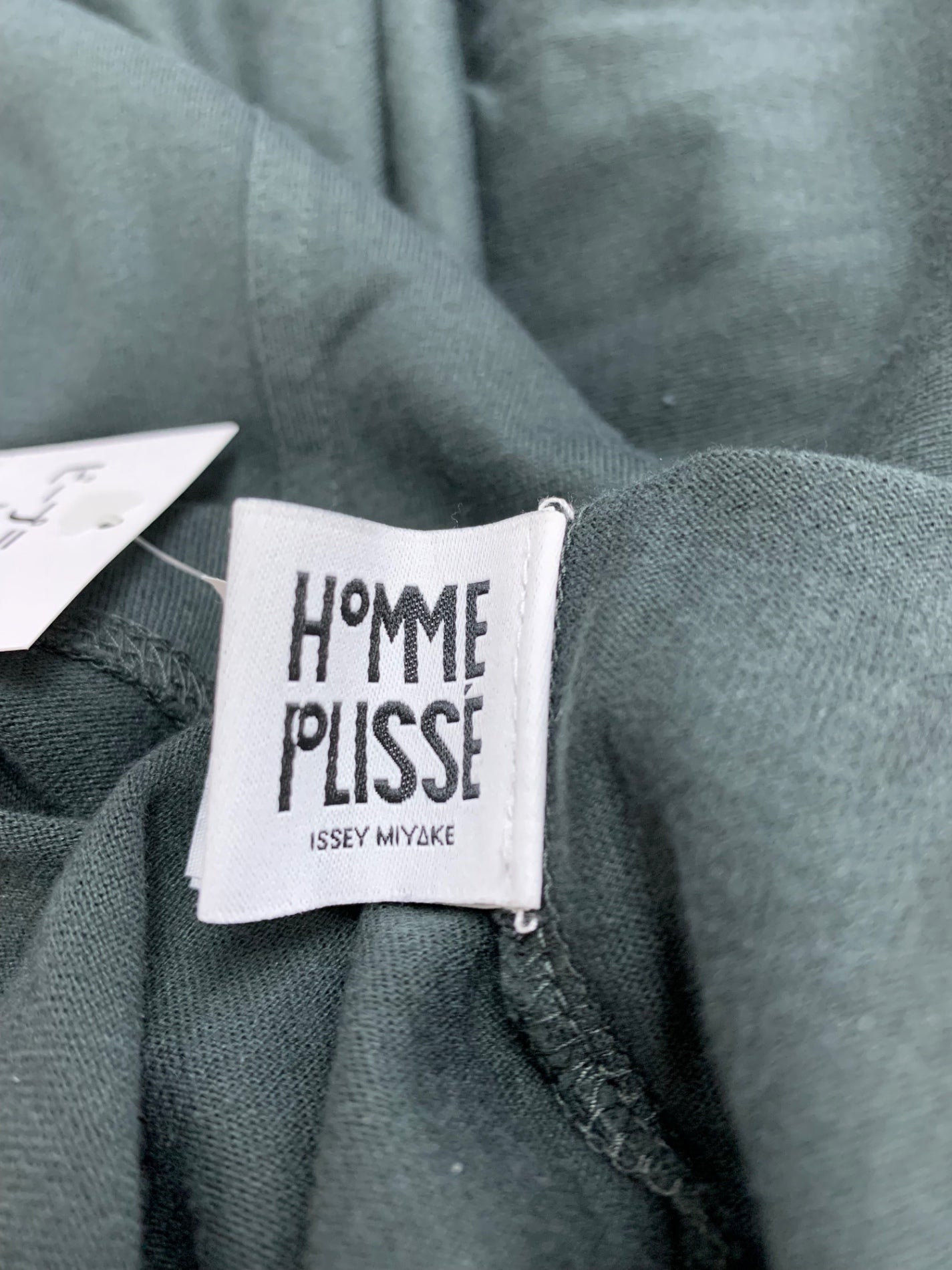 オムプリッセイッセイミヤケ HP23JK100 ロングTシャツ 2 グリーン モックネック スティーブジョブズ ITWA2VBED8MW 【SALE】