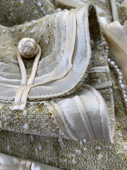 グレースコンチネンタル 04117901-3 ジャケット  36 ベージュ ノーカラー ツイード パール ラメ フリル ITLTUYD0X2BG 【SALE】