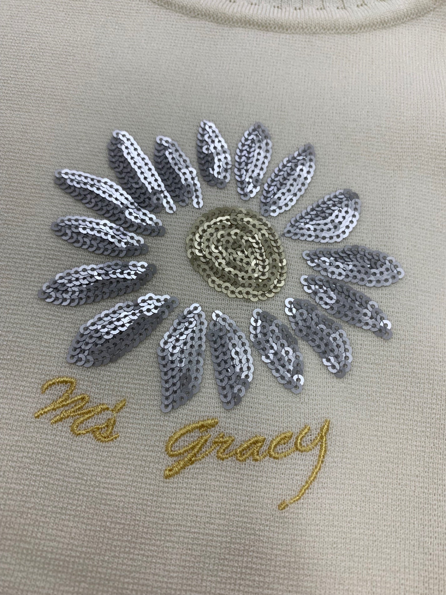 エムズグレイシー デイジー刺しゅう入りニット 518101 38 アイボリー