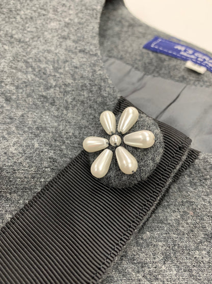 エムズグレイシー 729514 コート 38 グレー ティアード ノーカラー フラワーボタン IT8ZA2EZYU0T