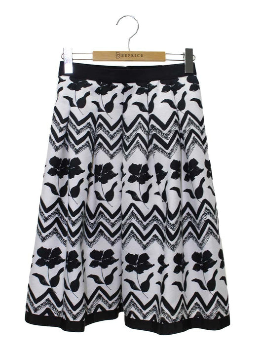 エムズグレイシー 917120 スカート 36 ホワイト/ブラック フラワーモチーフ フレア IT0AI4KFBT1Q