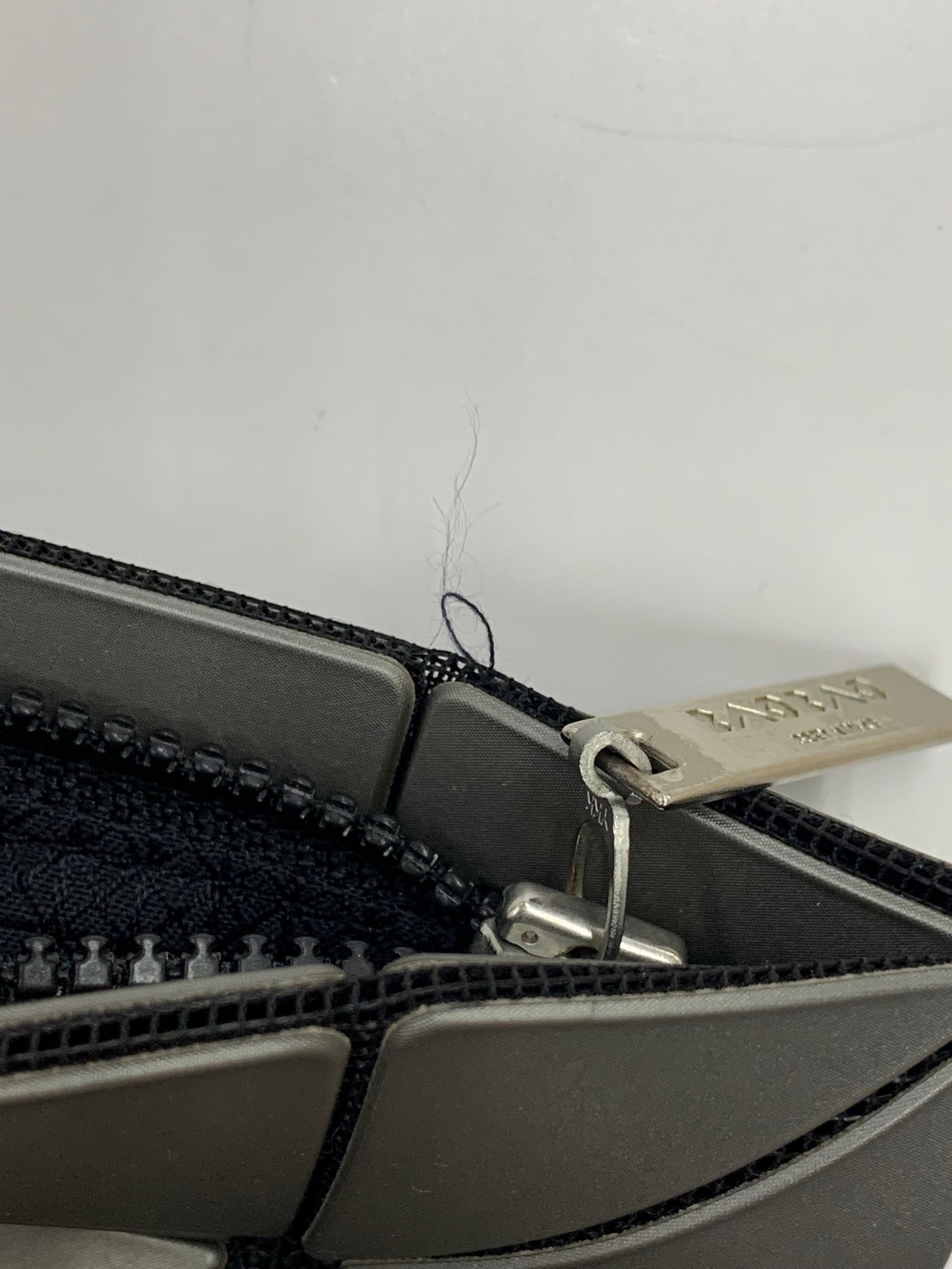 バオバオイッセイミヤケ BB01-AG625 ポーチ チャコール ITQHXYMHTYKO