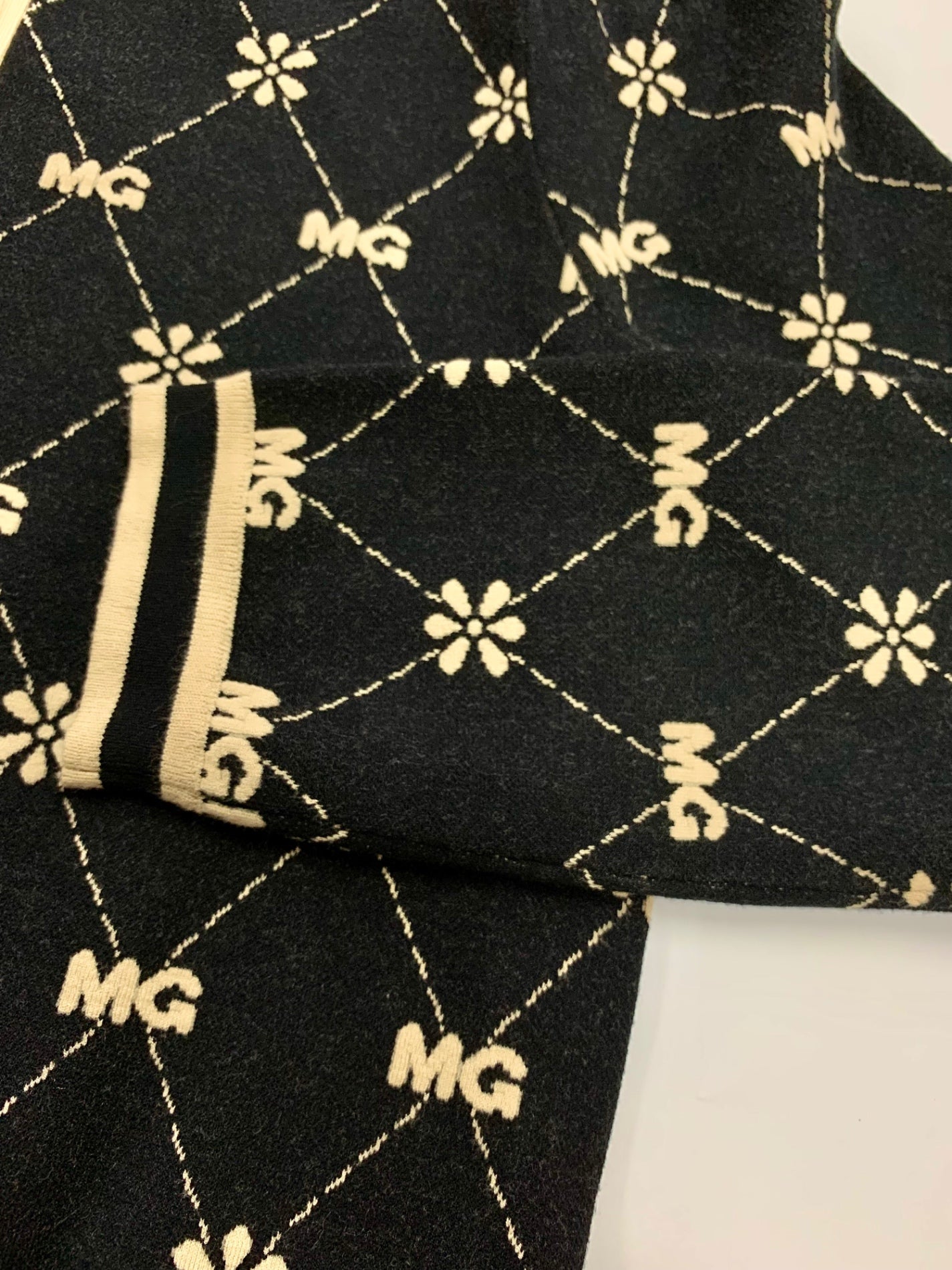 エムズグレイシー 花＆ロゴJQニットカーディガン 218532 38 ブラック ITI1A10KCSNE