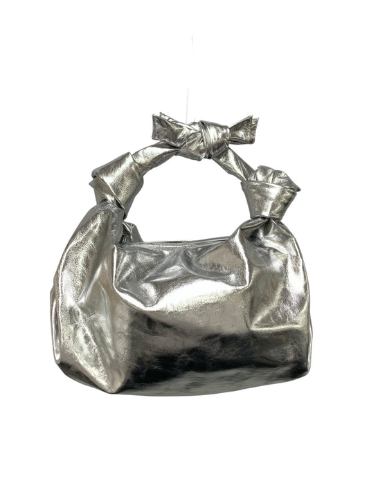 オーエムエムオー METALLIC KNOT LEATHER BAG 882621906101 ハンドバッグ シルバー ITTSSPUJUDAQ