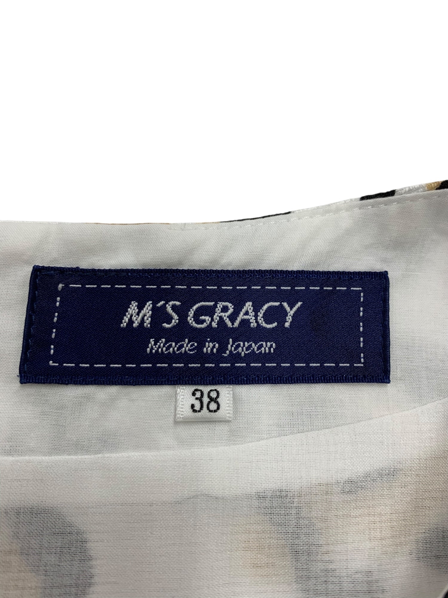 新品エムズグレイシー 38 ホワイト 前開きワンピース M'S GRACY エムズグレイシー 211305 ワンピース 38 ホワイト フラワーモチーフ