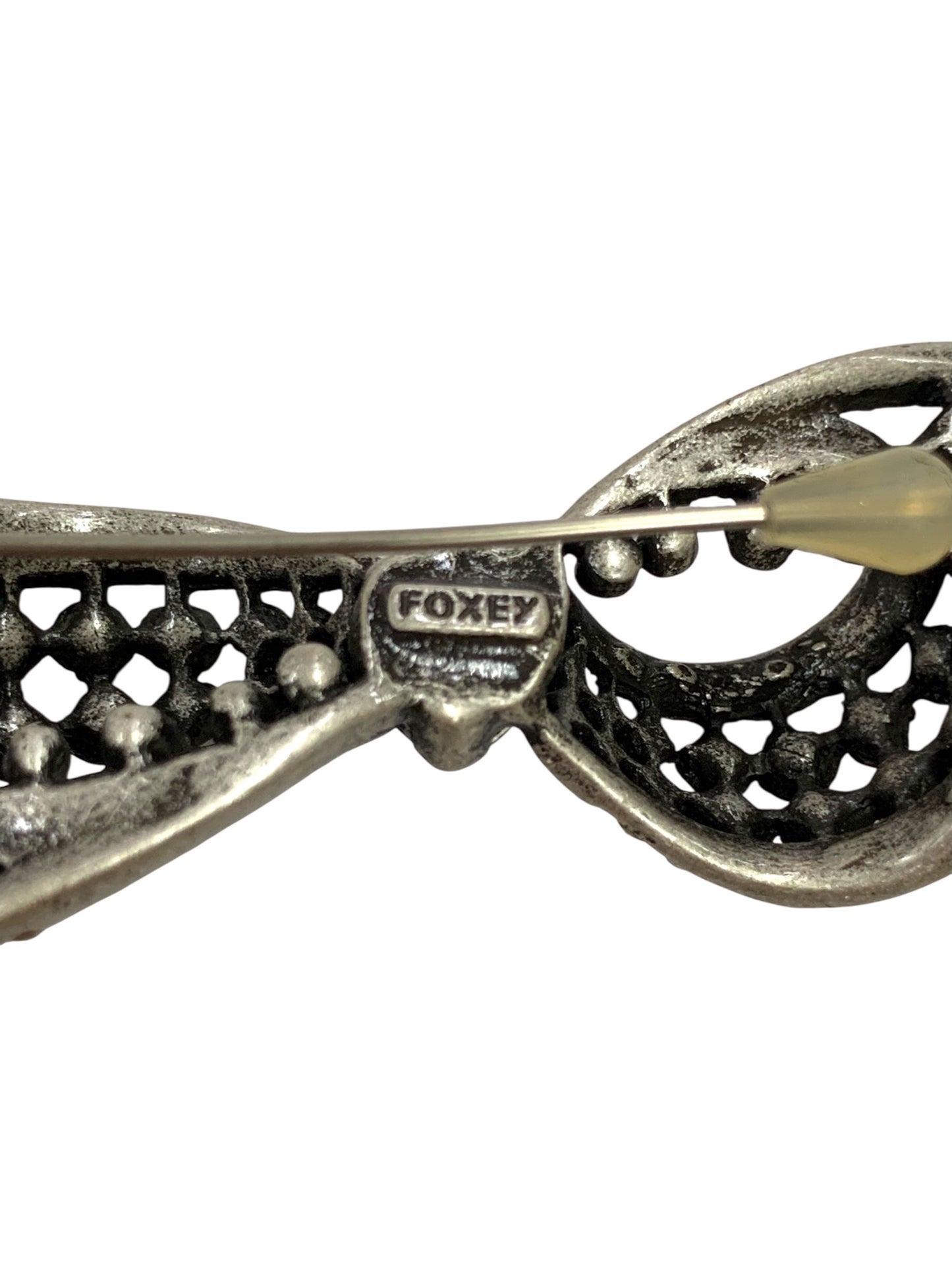 フォクシーブティック ブローチ シルバー ラインストーン リボン IT8UWQ9IHD6X