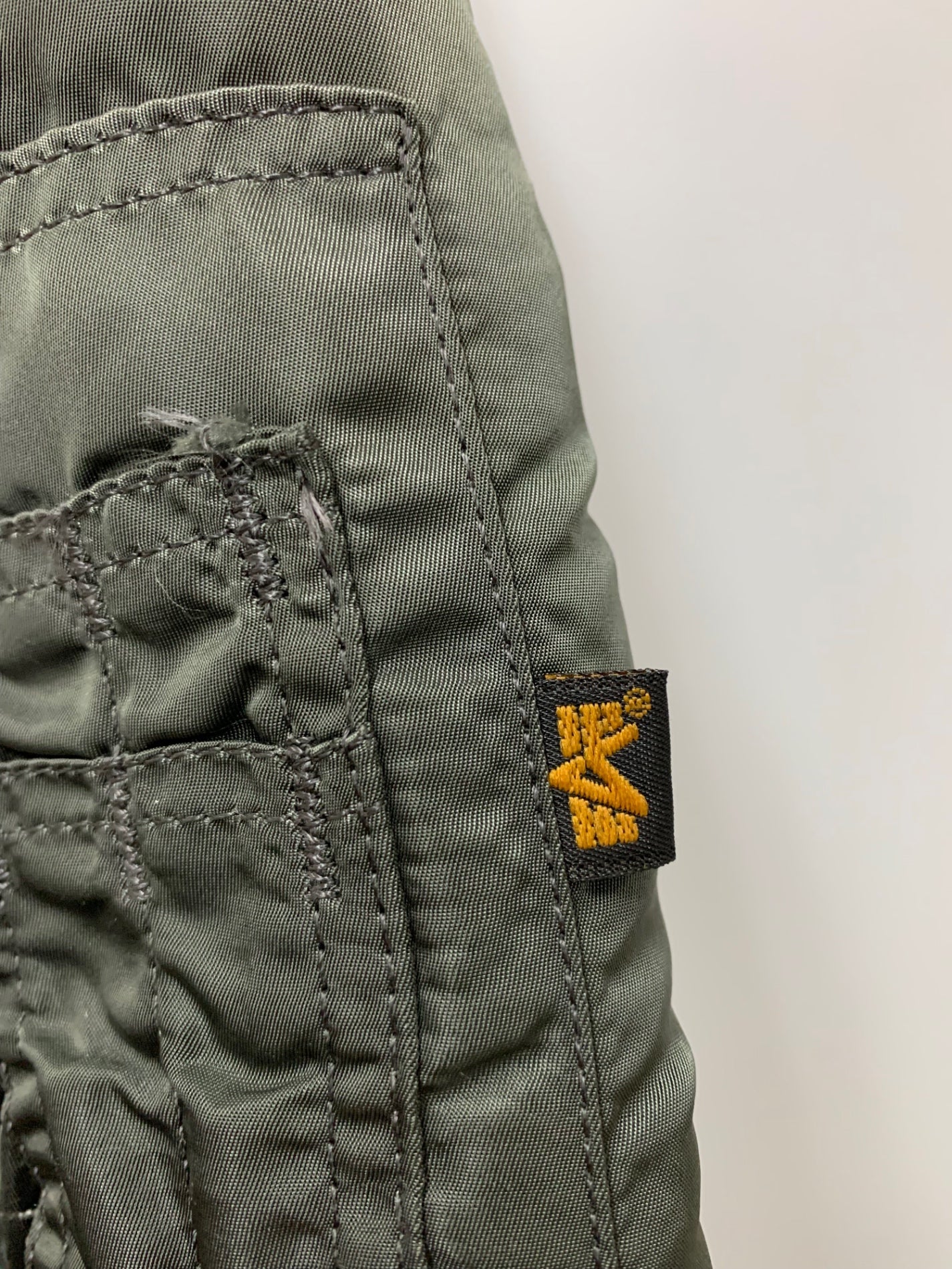 アルファインダストリーズ ブルゾン M カーキグリーン リバーシブル ロゴ刺繡(レッド) ITX7OA6Q1NQM