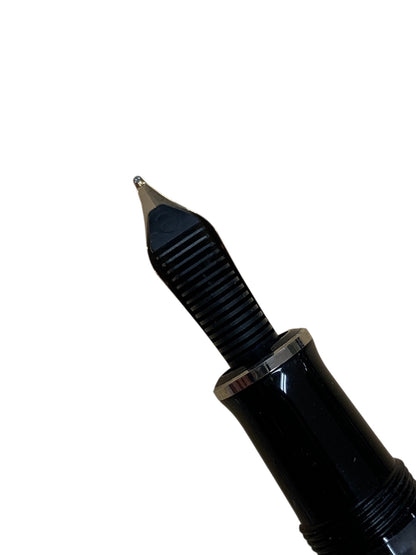 ペリカン 万年筆 都市シリーズ M620 シカゴ ブラック/グレー M 14C 585 ITLPJQ8T2GCK