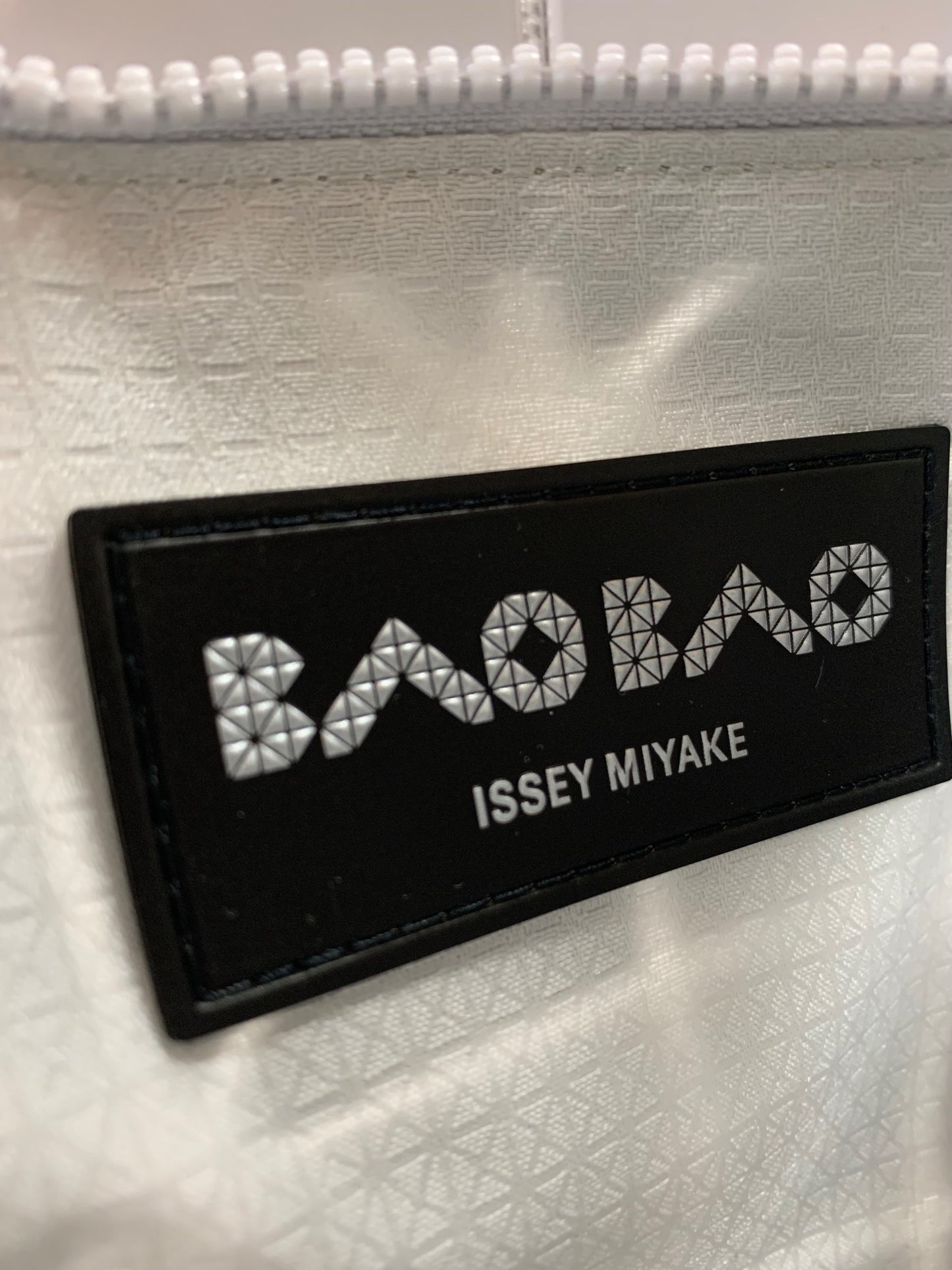 バオバオイッセイミヤケ LUCENT ONE-TONE Pouch BB56AG625 グレー IT4Y03B9SJ30 【SALE】