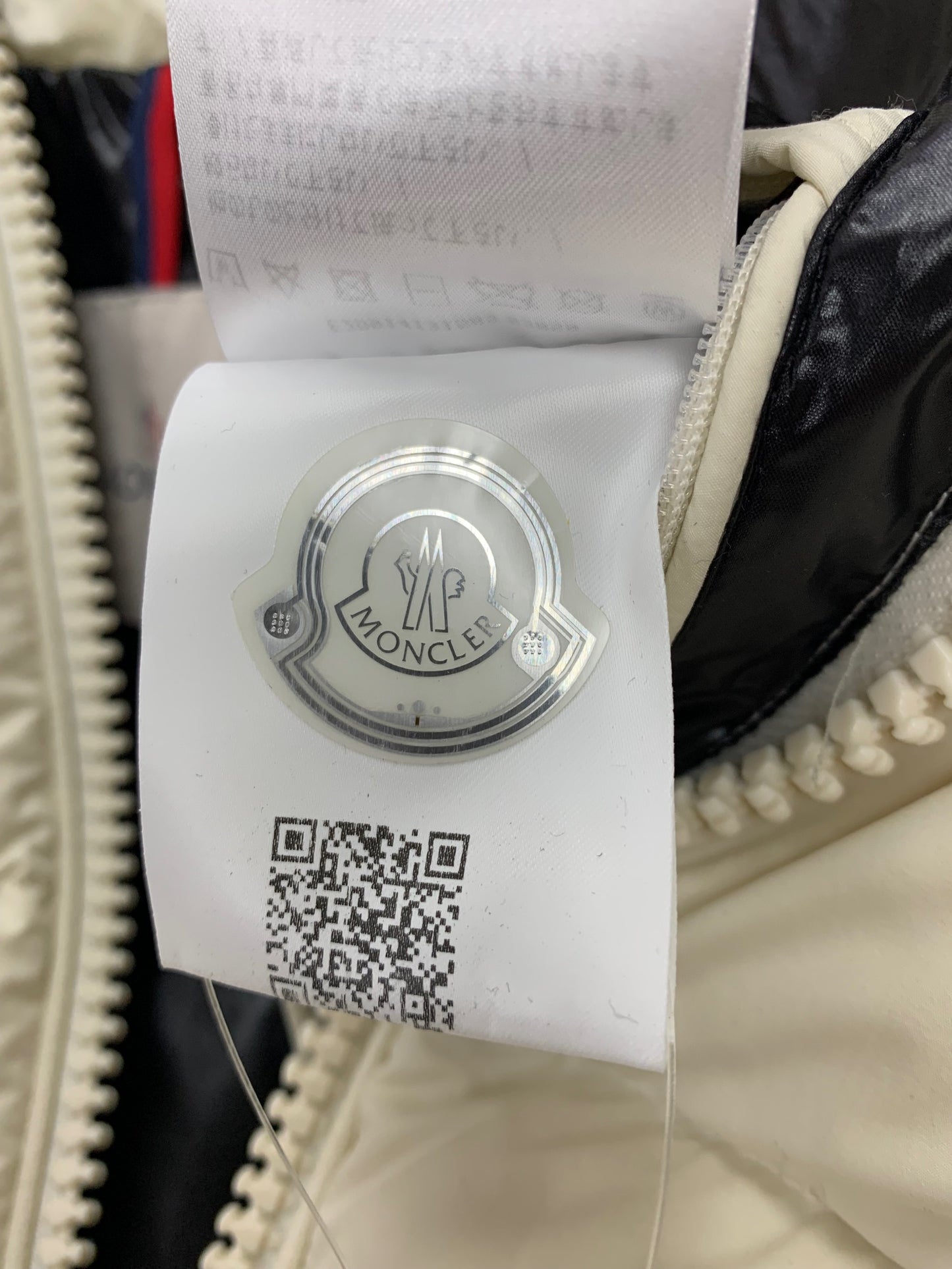 モンクレール デュボア e20914131585 ダウンジャケット 6 ホワイト ITGW935UTZCW