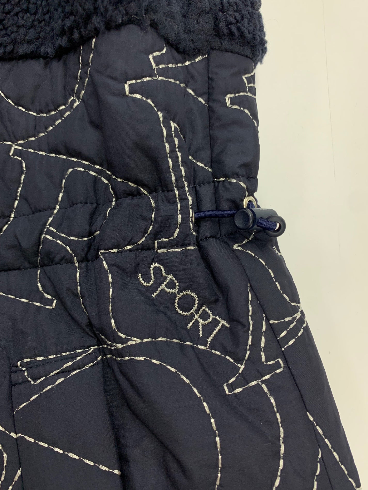 レオナールスポーツ 0521001 ベスト 40 ネイビー ボア 切替 ロゴモチーフ フロントジップ ITYX2E4ABDCK