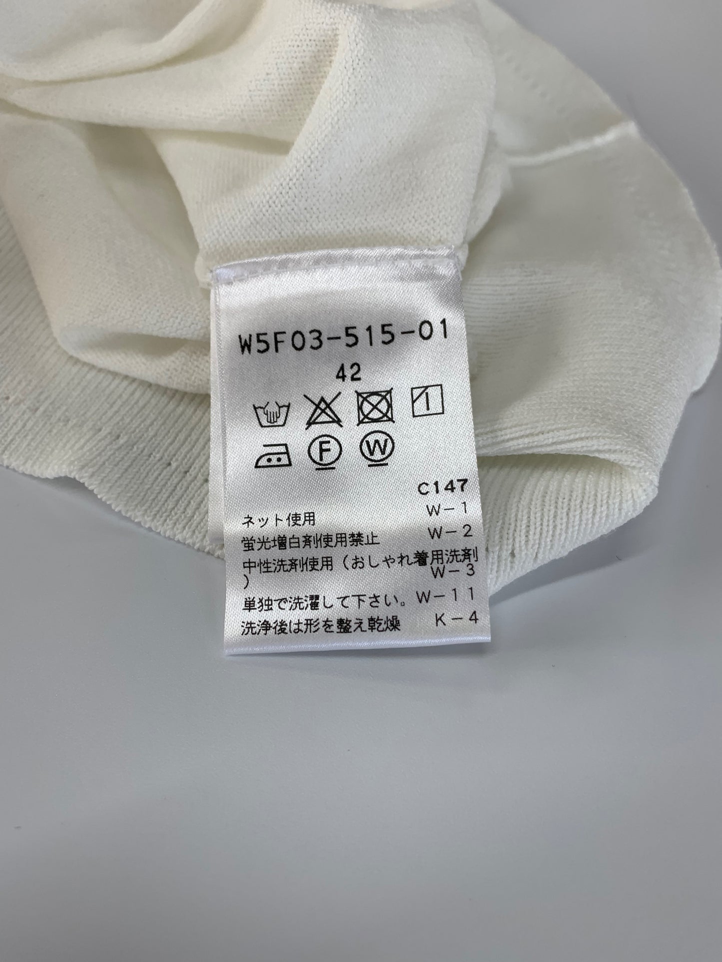 トゥービーシック W5F03-515-01 カーディガン 42 ホワイト ラインストーンボタン ITC3X5189F86