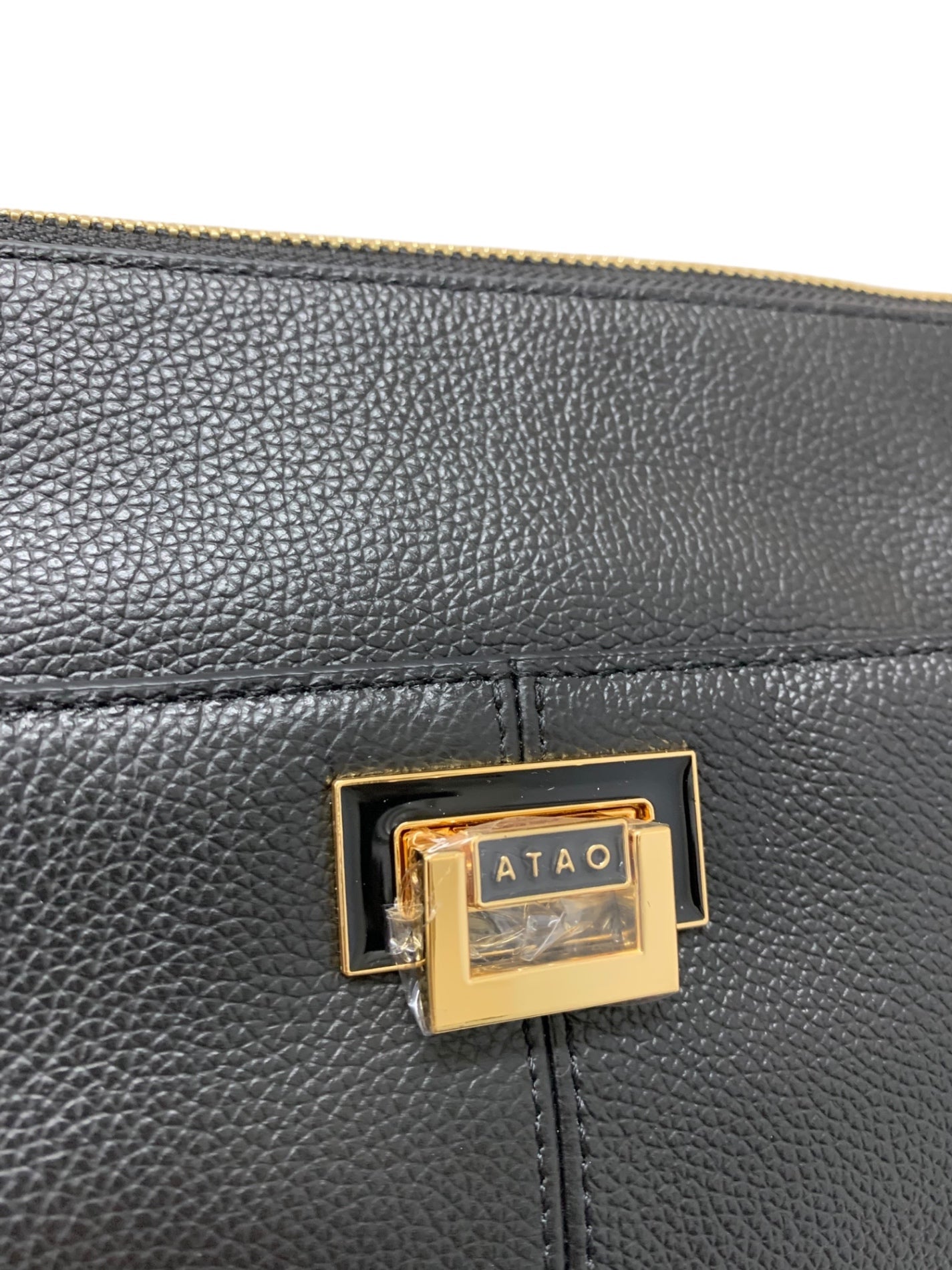 アタオ WEEKEND ウィークエンド ショルダーバッグ ブラック 2way 撥水レザー IT83277WQVPA