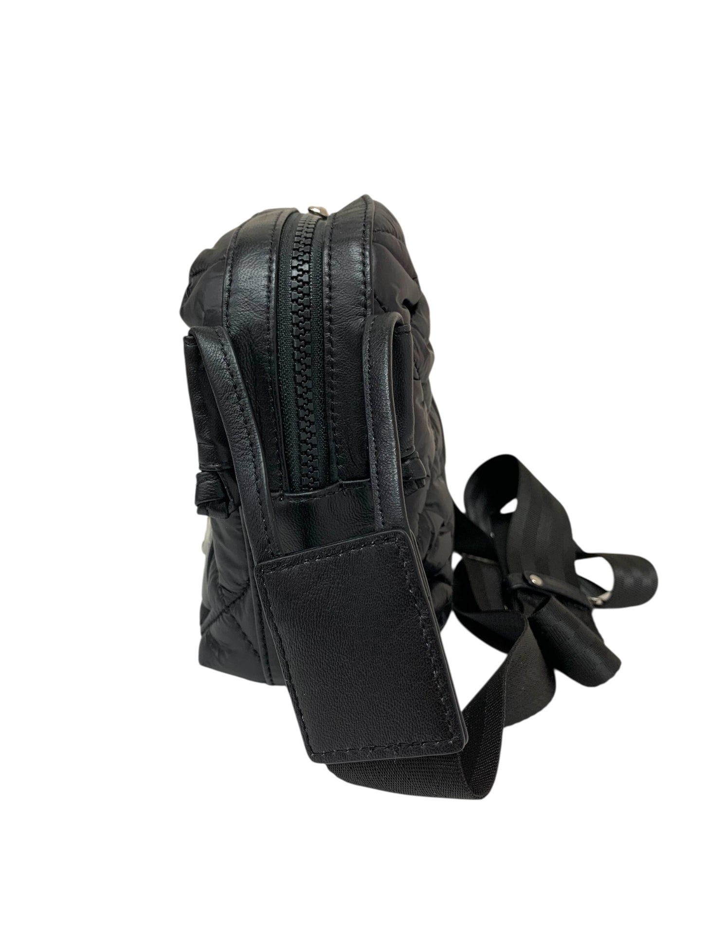 アタオ 超軽量クロスボディバッグ コラッツァ カメラバッグ サコッシュ ブラック ITR5PQ9I0Z3W