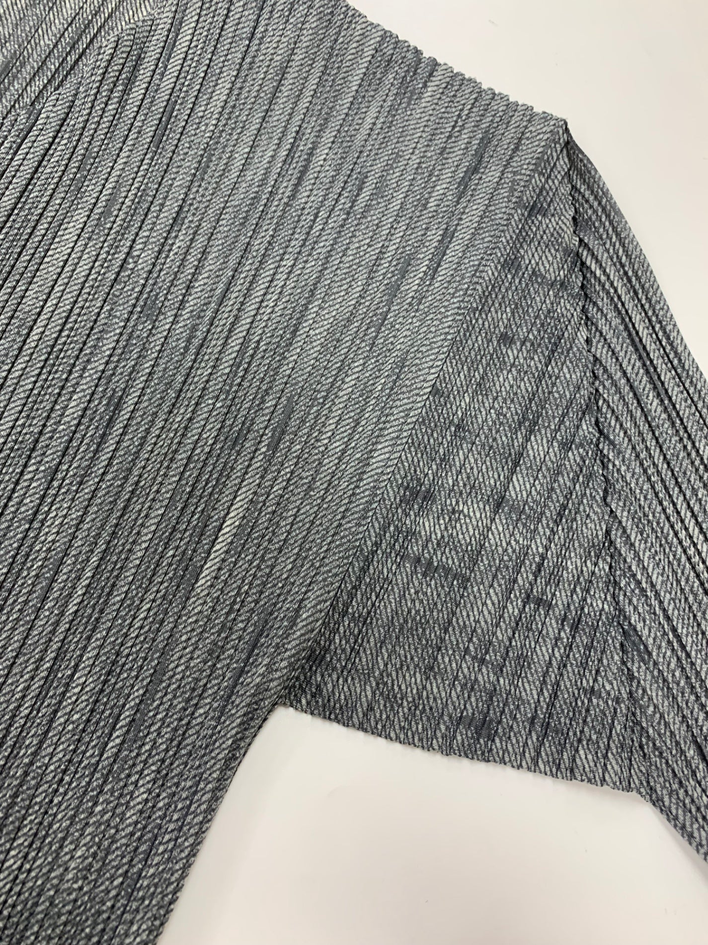 プリーツプリーズイッセイミヤケ PP54-JD446 ブラウス 3 グレー ITQYQKKZKIK8 【SALE】