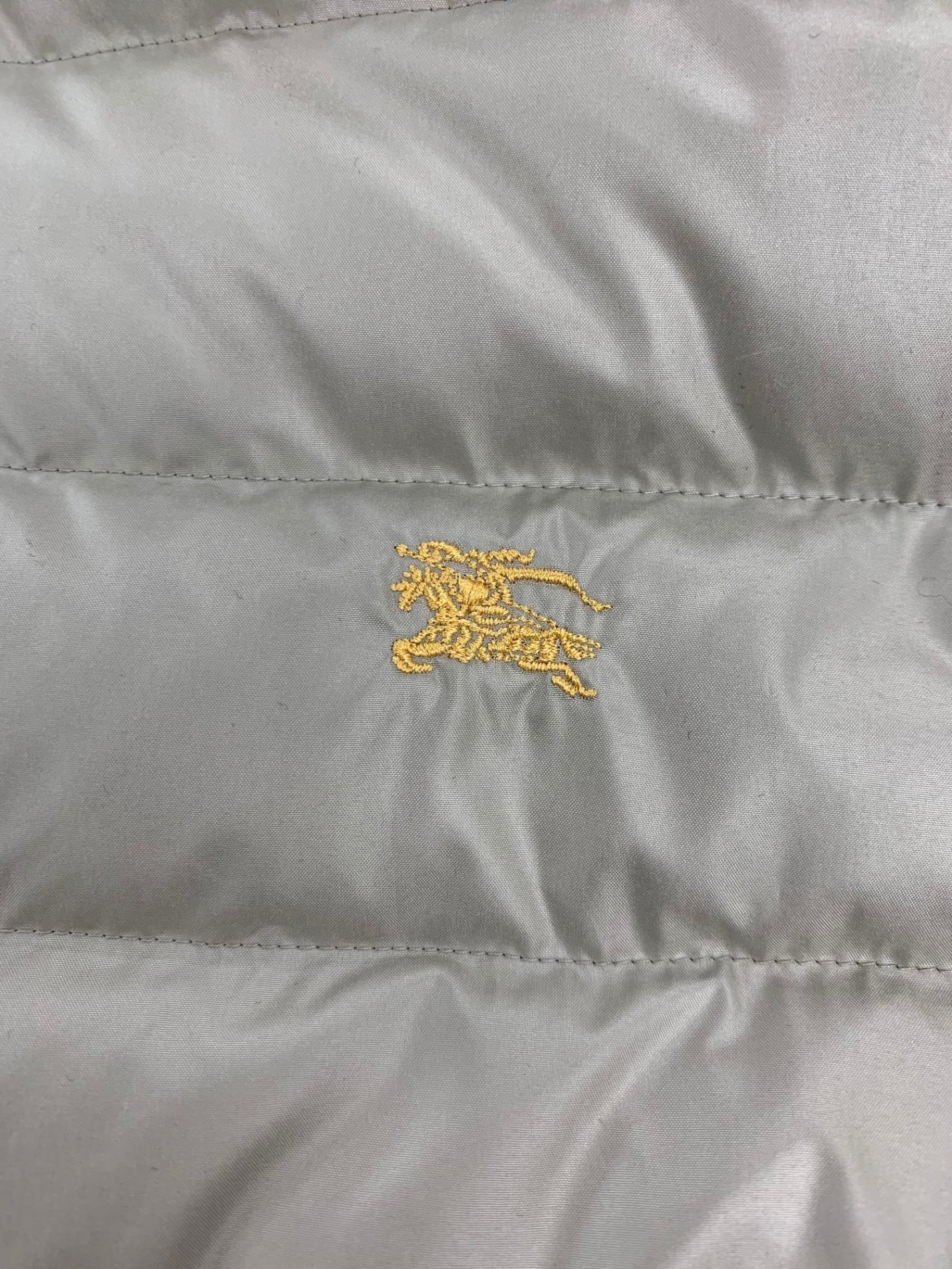 バーバリーブルーレーベル ダウンジャケット 38 グレー リバーシブル ストライプ フード付き ITTZ4U8MBIJA