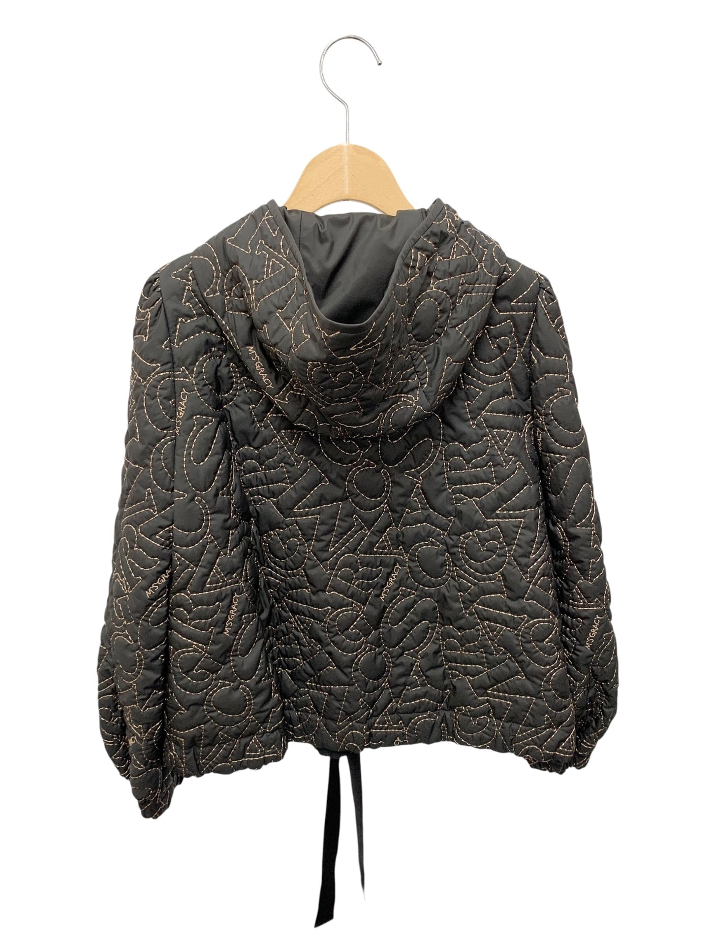 エムズグレイシー 114608 ブルゾン 40 ブラック ロゴ刺繍入り ITE91EZ44KCO