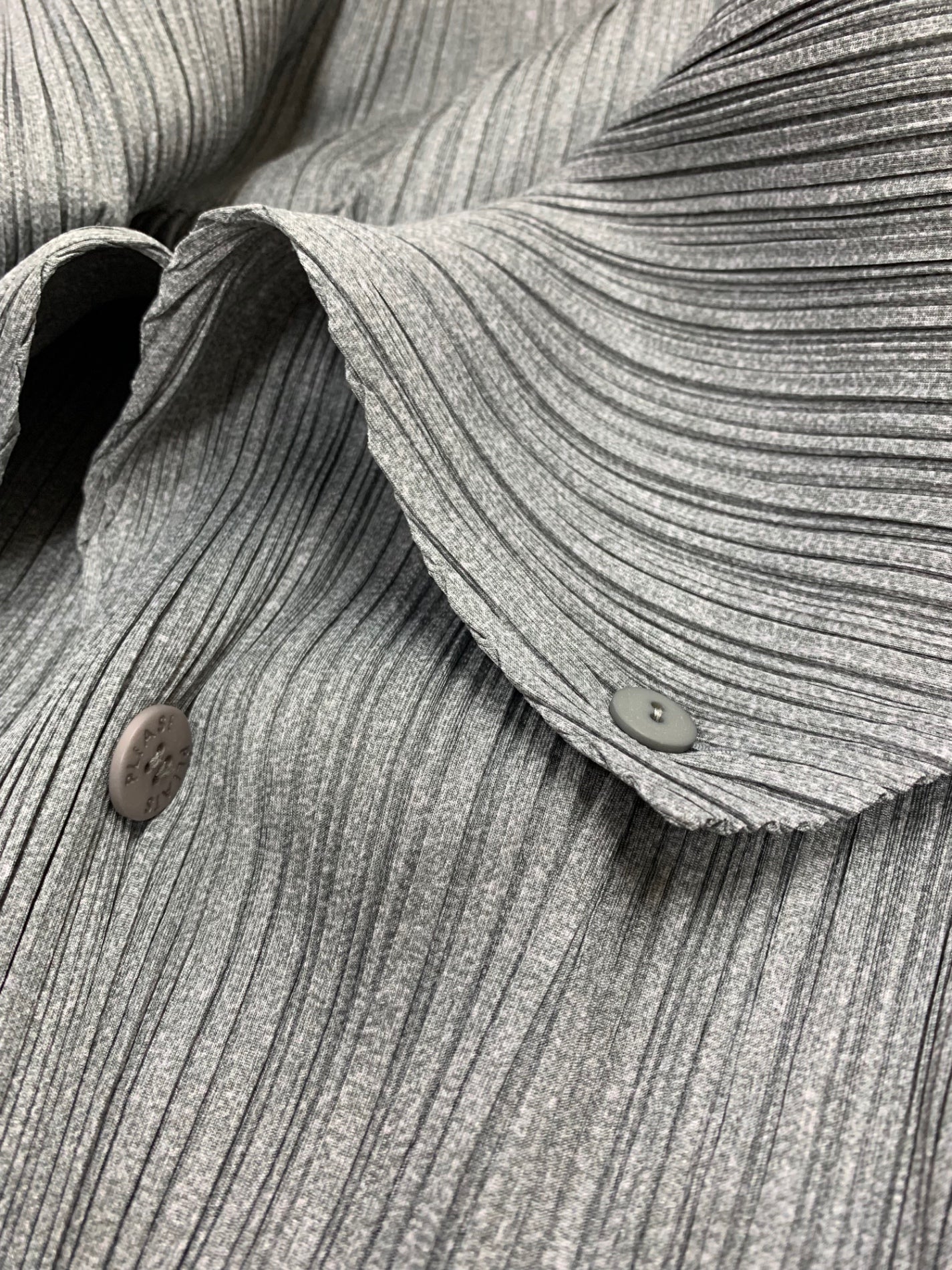 プリーツプリーズイッセイミヤケ PP31-JO155 カーディガン 3 グレー ITMSWZZ8QE7A