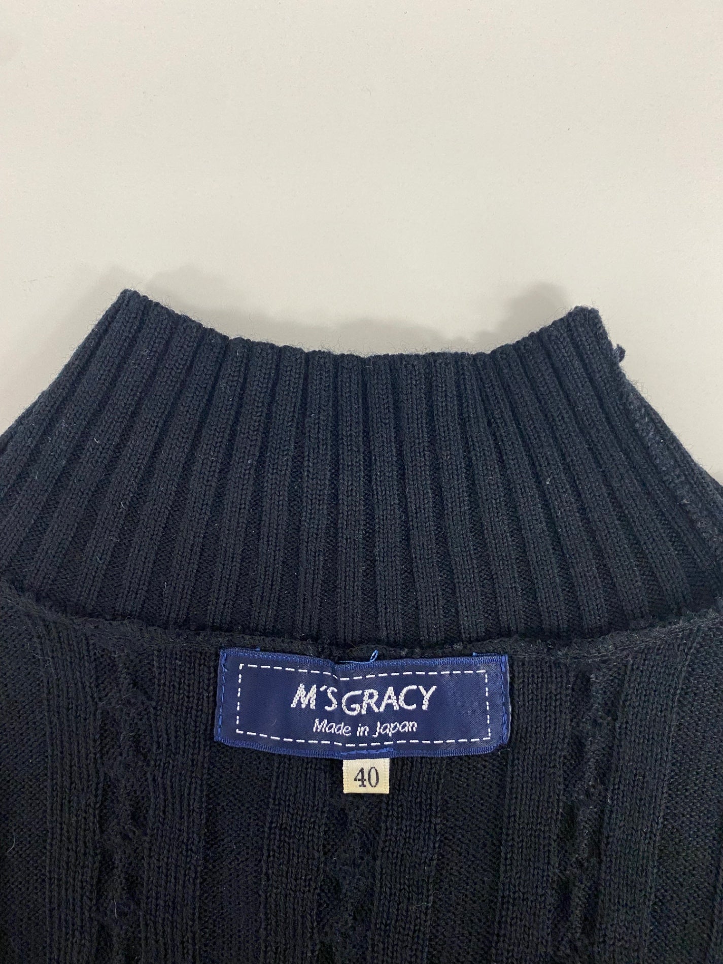 エムズグレイシー 118612 ニット セーター 40 ブラック ケーブル編み フリル IT6Z4DA0WBT1 【SALE】