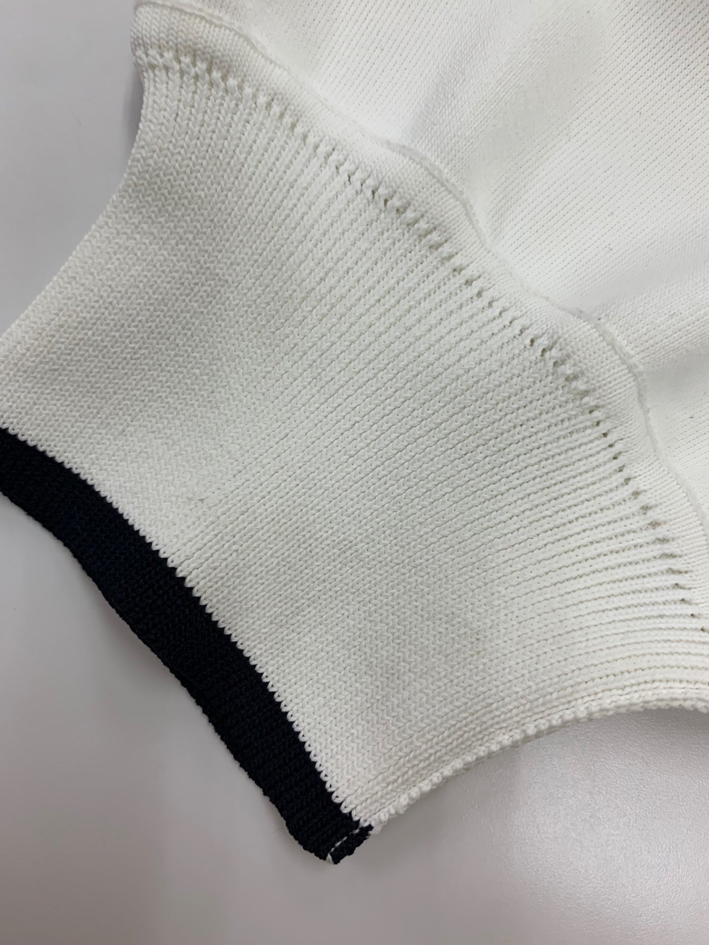 美品✨FOXEY 24年近年モデル フード付きカーディガン ALIGN パーカー 美品✨FOXEY 24年近年モデル フード付きカーディガン ALIGN パーカー