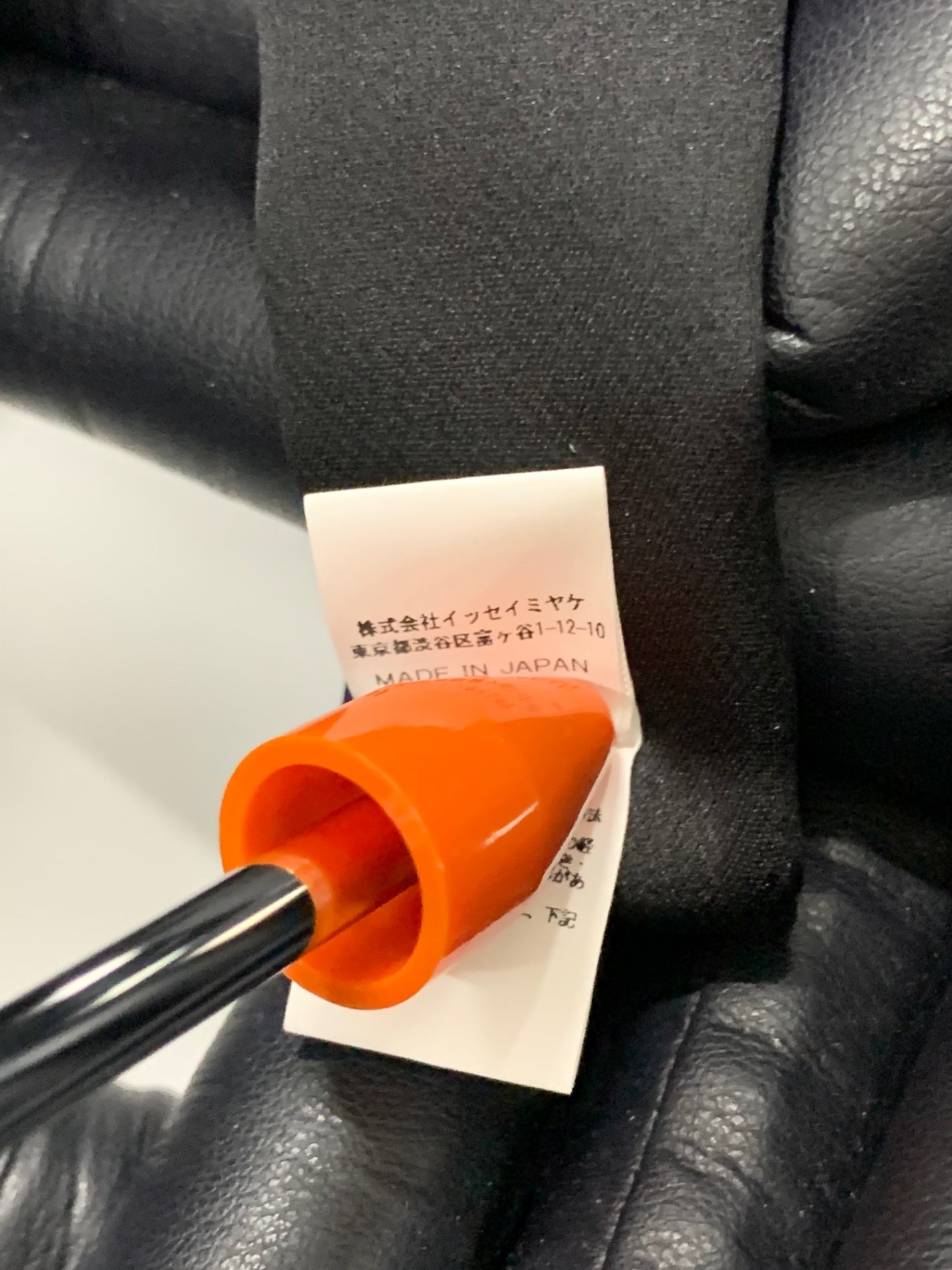 イッセイミヤケ ツイストブレッドハンドバッグ IM41-AG201-15 ブラック エコレザー IT642JTSRW7I 【SALE】