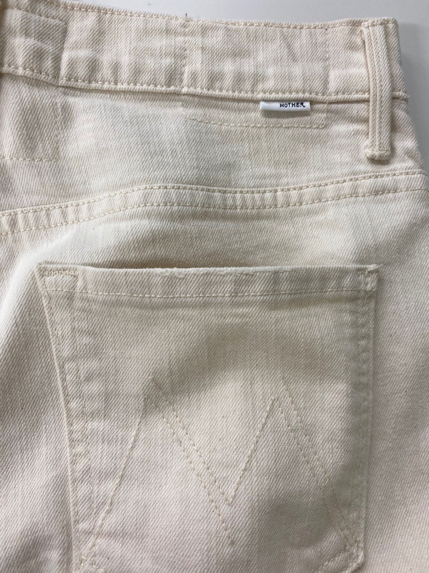 マザー NATURAL INSIDER CROP カットオフデニムパンツ 3110600466 27 アイボリー IT4803V6YUOS