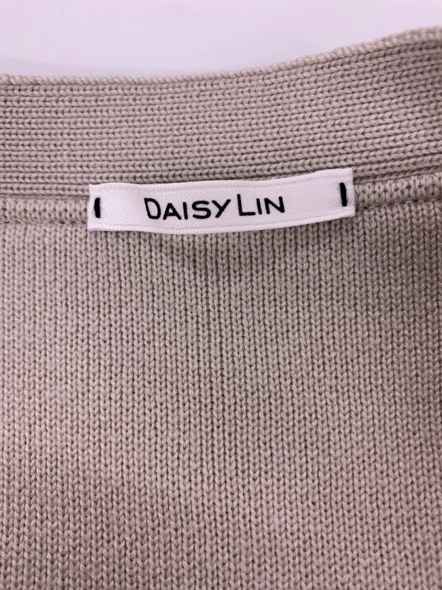 デイジーリン しっとりウールカーディガン アップタウンレディ 06737 38 グレージュ ITKEXR17VT2I DAISY LIN デイジーリン 06737 ミディアムグレー しっとりウール