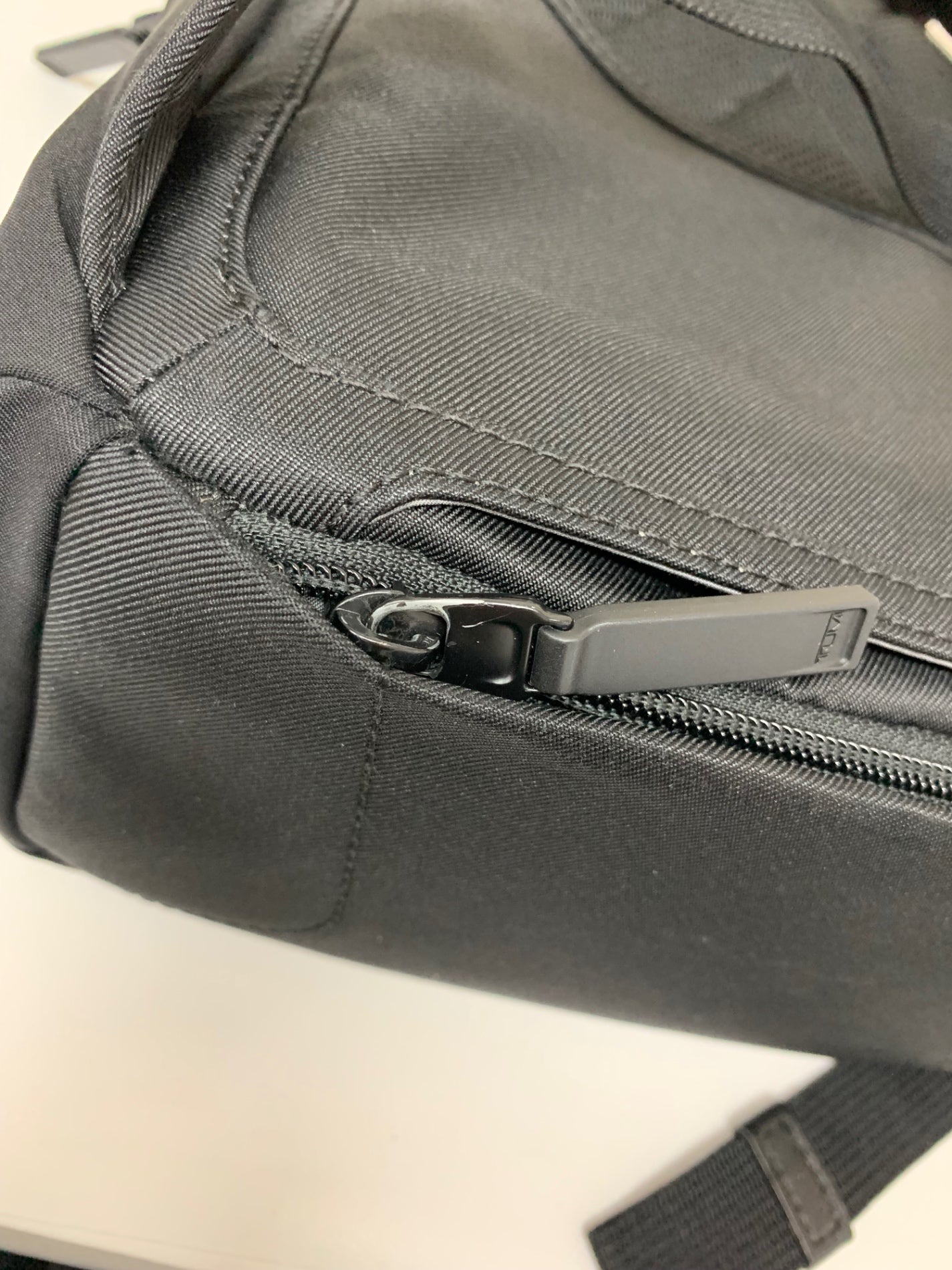 トゥミ TAHOE アズテック コンパクト 798654DE バックパック ブラック ITND5OKPX8VY