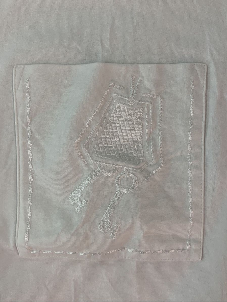 エルメス Tシャツ カットソー カデナモチーフ ポケット付き 刺繍 エルメス Tシャツ カットソー カデナモチーフ ポケット付き 刺繍